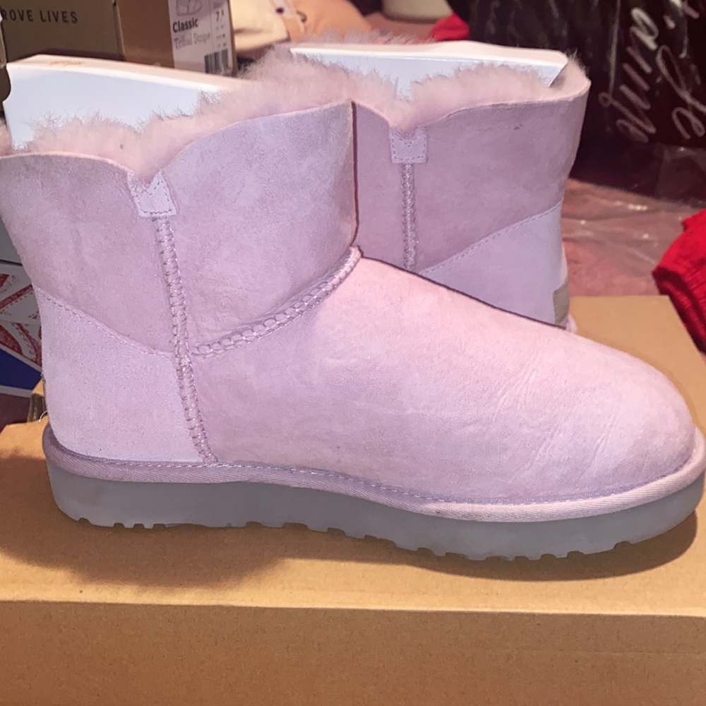 Uggs - Picture 5 of 6